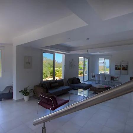 Akefalou Bay Villa
