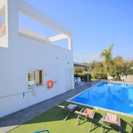 Akefalou Bay Villa *