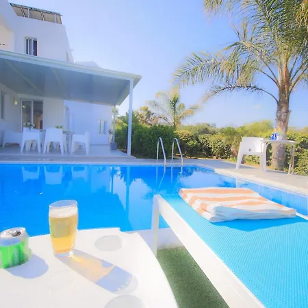 Akefalou Bay * פרוטאראס