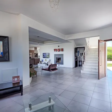 Akefalou Bay Villa