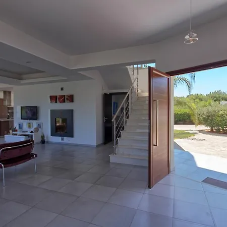 Villa Akefalou Bay *