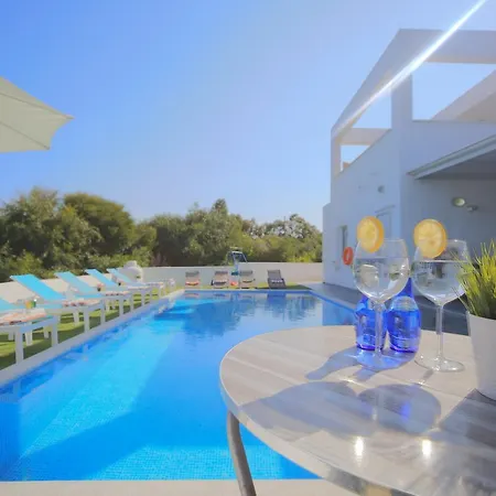 Akefalou Bay Villa *