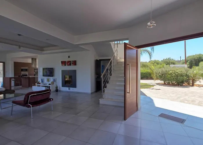 Villa Akefalou Bay *