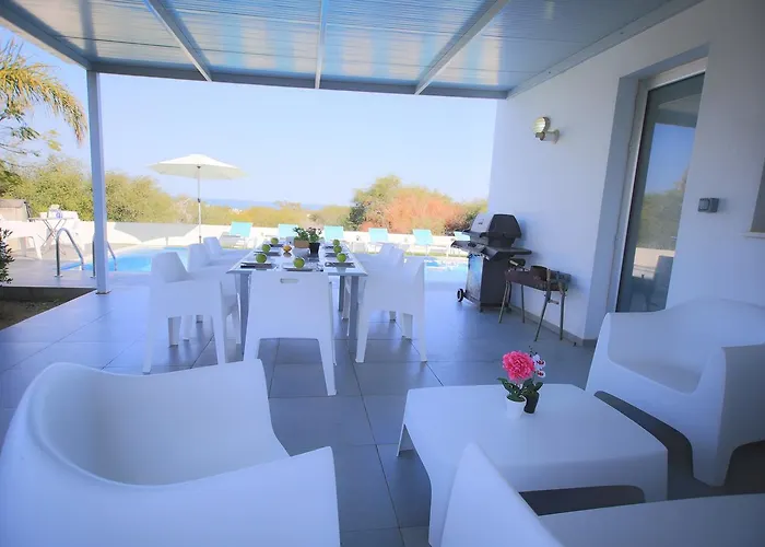 Villa Akefalou Bay *