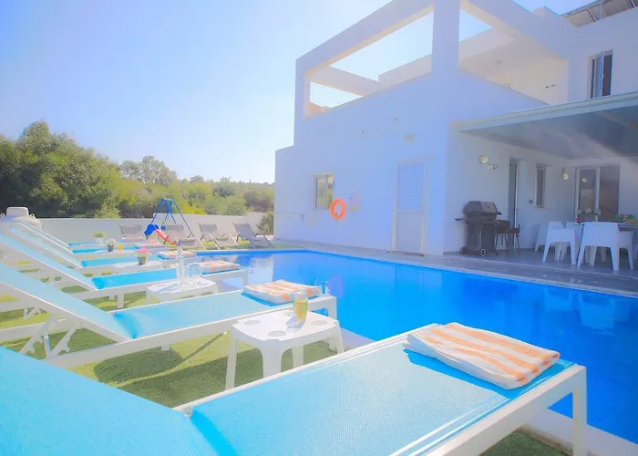 Villa Akefalou Bay *