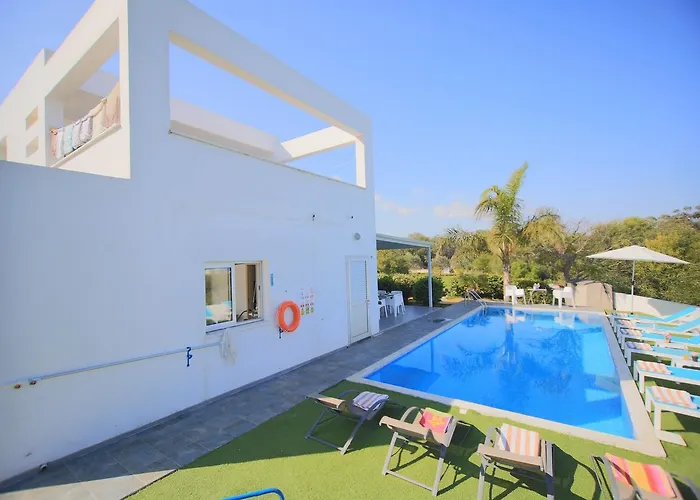 Akefalou Bay Villa *