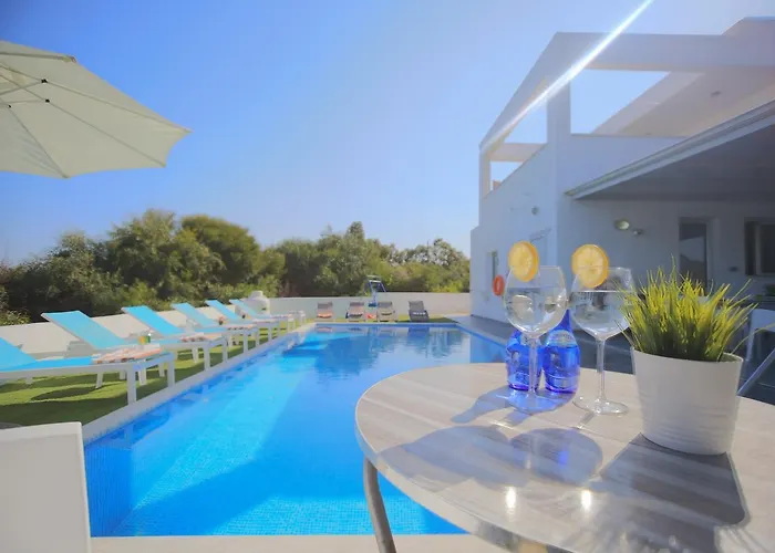 Akefalou Bay Villa *